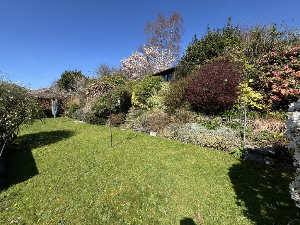 Lot: 118 - DETACHED BUNGALOW FOR IMPROVEMENT - Rear Garden